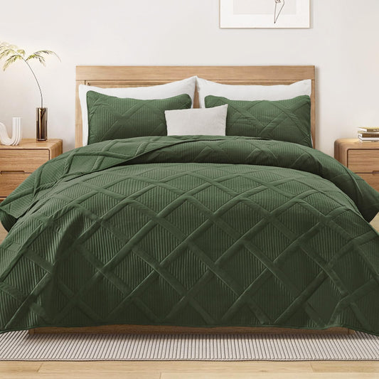 Exclusivo Mezcla Oversized King Quilt Set- Olive Green Cal King Quilts Bedding Set with 2 Pillow Shams, Modern Bedspread with Striped Pattern, Soft Lightweight Bedspreads Coverlets for All Seasons