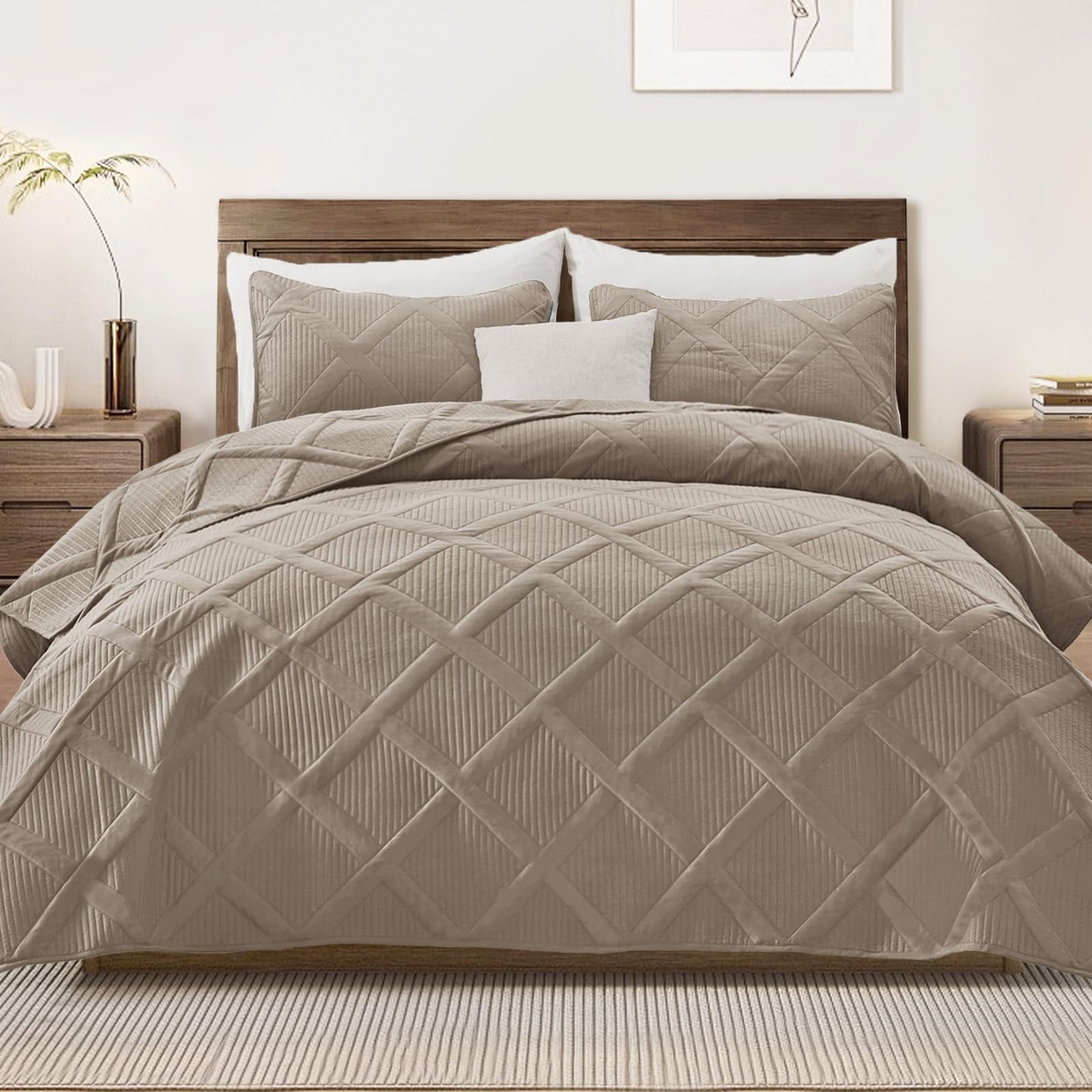 Exclusivo Mezcla Ultrasonic King Quilt Set, 3-Piece Lightweight Bedspreads Modern Striped Coverlet, Taupe