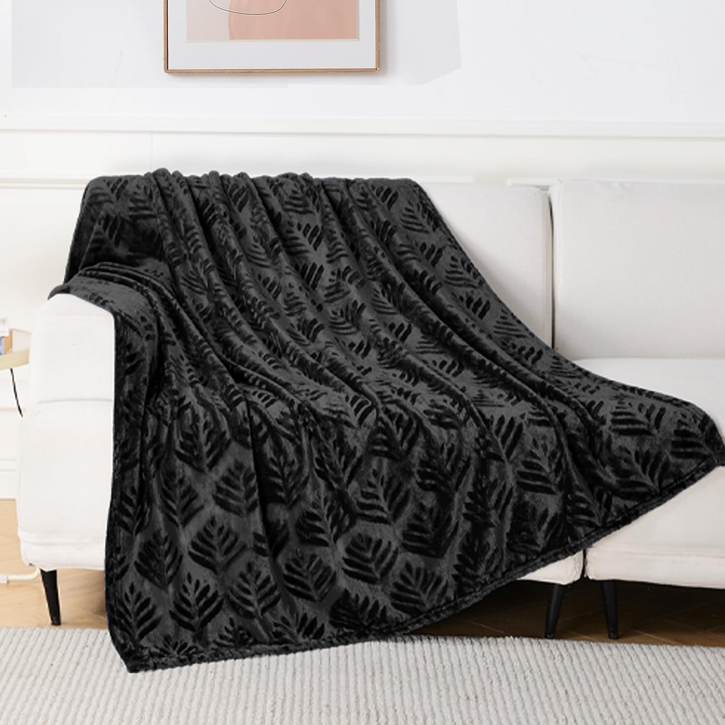 Exclusivo Mezcla Queen Size Fleece Blanket for Bed, Super Soft and Cozy Blankets All Season Use, Leaves Pattern, Plush Fuzzy Lightweight, Black, 90x90 Inch