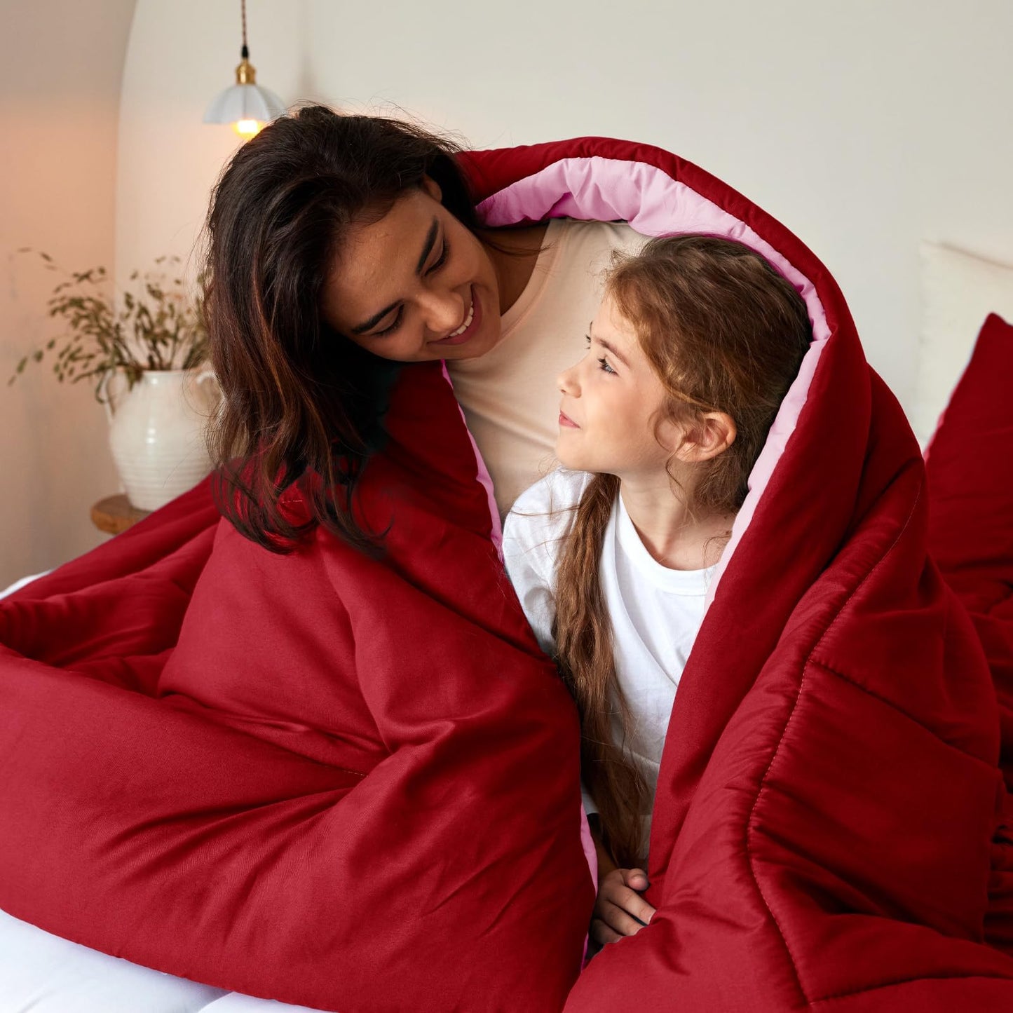 Exclusivo Mezcla Lightweight Reversible 3-Piece Comforter Set All Seasons, Down Alternative Comforter with 2 Pillow Shams, Queen Size, Red/ Pink