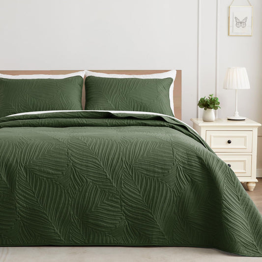 Exclusivo Mezcla King Size Quilt Bedding Set, Lightweight Olive Green Quilts King Size for All Seasons, Soft Microfiber Bedspreads Coverlets Bed Cover with Leaf Pattern, 3 Piece