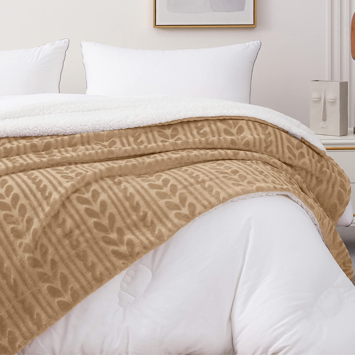 Exclusivo Mezcla Sherpa Fleece Throw Blanket, Reversible Velvet Plush Blankets and Soft Throws for Couch, Sofa, 50x70 Inches, Camel