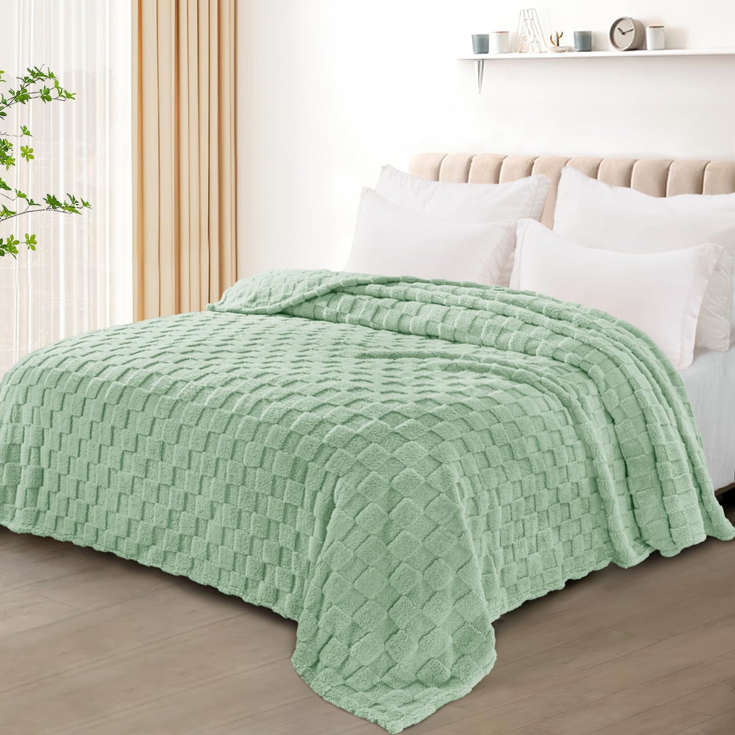 Exclusivo Mezcla Queen Size Flannel Fleece Blanket, Super Soft Warm Lightweight Checkered Pattern Blanket for All Seasons, Sage Green, 90"x90"