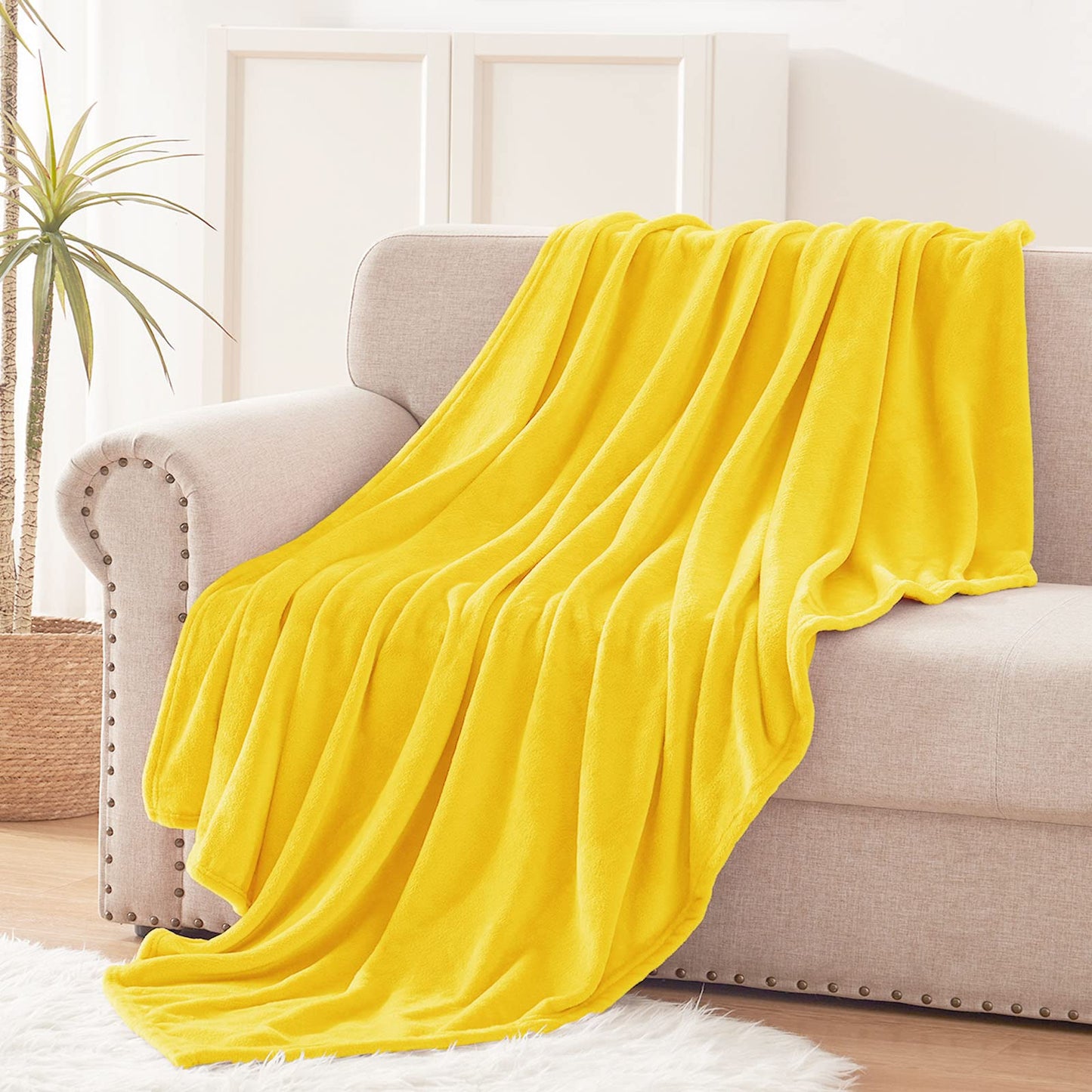 Exclusivo Mezcla Fleece Throw XL Blanket for Couch, Sofa, Super Soft and Warm Vibrant Yellow Blankets, All Season, Cozy, Plush, Lightweight, 50x70 Inches