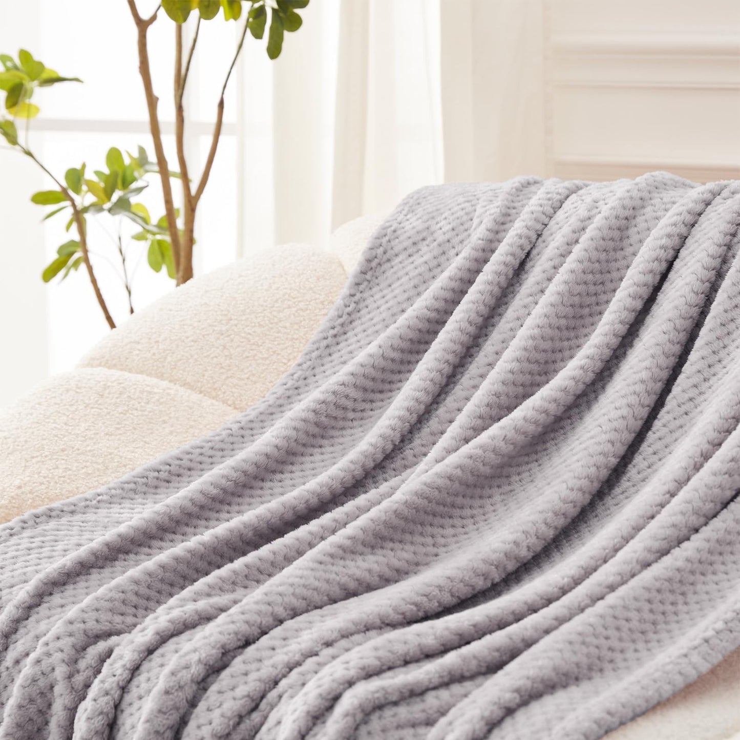 Exclusivo Mezcla Fleece Bed Blanket Twin Size, Super Soft and Warm Blankets for Couch, Sofa and Bed Waffle Textured, Cozy, Fuzzy and Lightweight (Light Grey, 60x80 inches)
