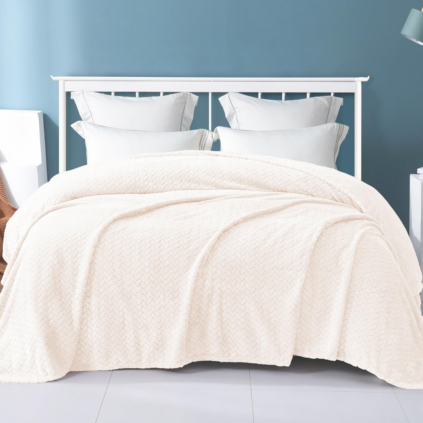 Exclusivo Mezcla Fleece Twin Size Blanket for Bed, 60x80 Inches Soft Cozy Jacquard Flannel Blankets, Lightweight Fuzzy Plush Warm for Women, Off White