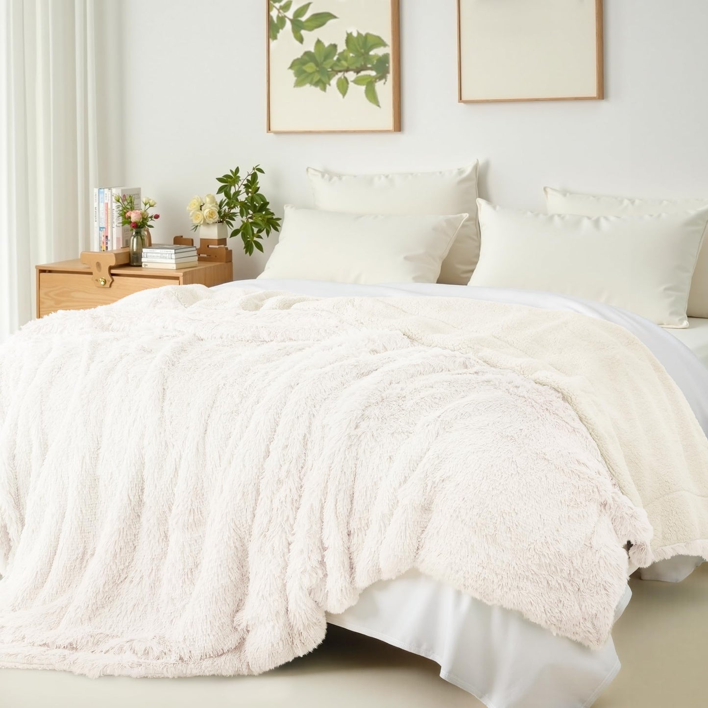 Exclusivo Mezcla Fuzzy Faux Fur Bed Blanket King Size, Reversible Shaggy Sherpa Fleece Blankets,Fluffy Plush Warm Throws for Couch, Bed, 90X104 Inches, White
