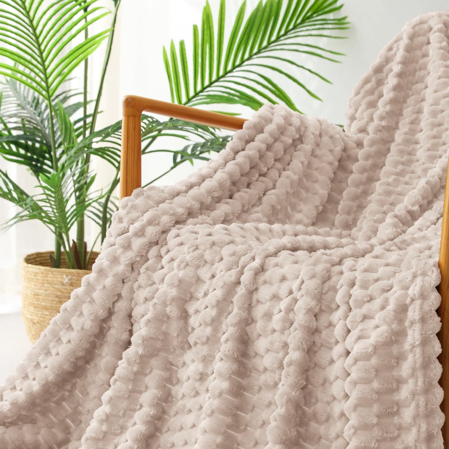 Exclusivo Mezcla Fleece California King Blanket for Bed, Oversized Fuzzy Camel Bed Blankets, Soft Cozy Plush Sofa Throws for All Seasons, 120x120 Inches
