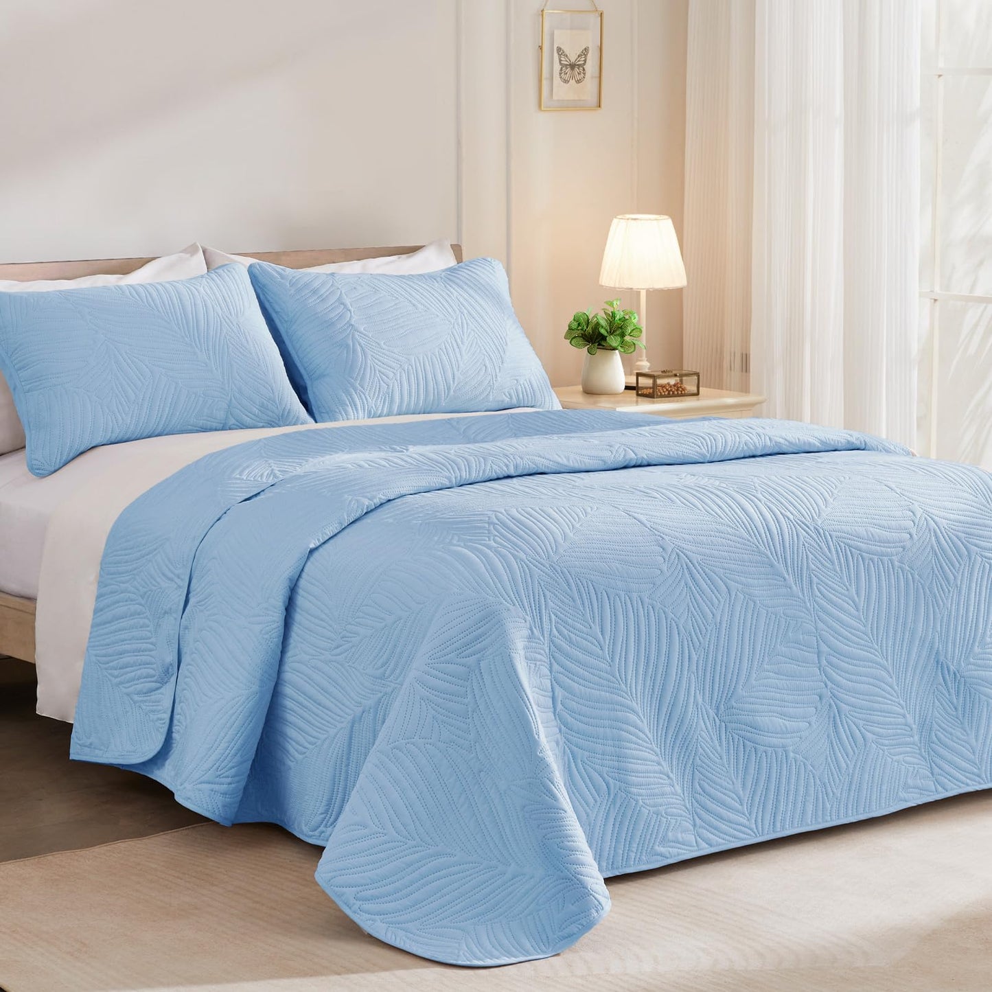 Exclusivo Mezcla King Size Quilt Bedding Set, Lightweight Sky Blue Quilts King Size for All Seasons, Soft Microfiber Bedspreads Coverlets Bed Cover with Leaf Pattern, 3 Piece