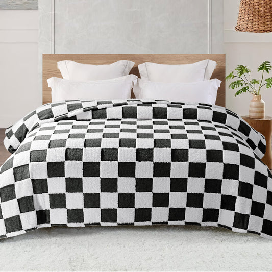 Exclusivo Mezcla Fleece Blanket Queen, Cozy Lightweight Fuzzy Checkered Blanket for Bed, Suitable for All Season, Black, 90" x 90"