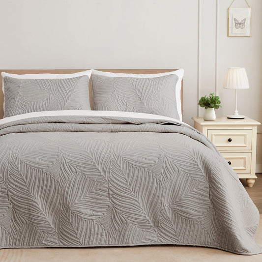 Exclusivo Mezcla King Quilt Set Light Grey, Lightweight Bedspread Leaf Pattern Bed Cover Soft Coverlet Bedding Set(1 Quilt, 2 Pillow Shams)