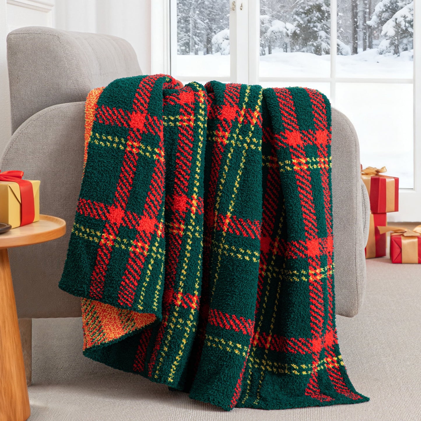Exclusivo Mezcla Checkered Christmas Throw Blanket, Ultra Soft Cozy Fluffy Checkerboard Blankets, Lightweight Fuzzy Plush Throw for Couch and Bed, Red and Green, 50"x60"