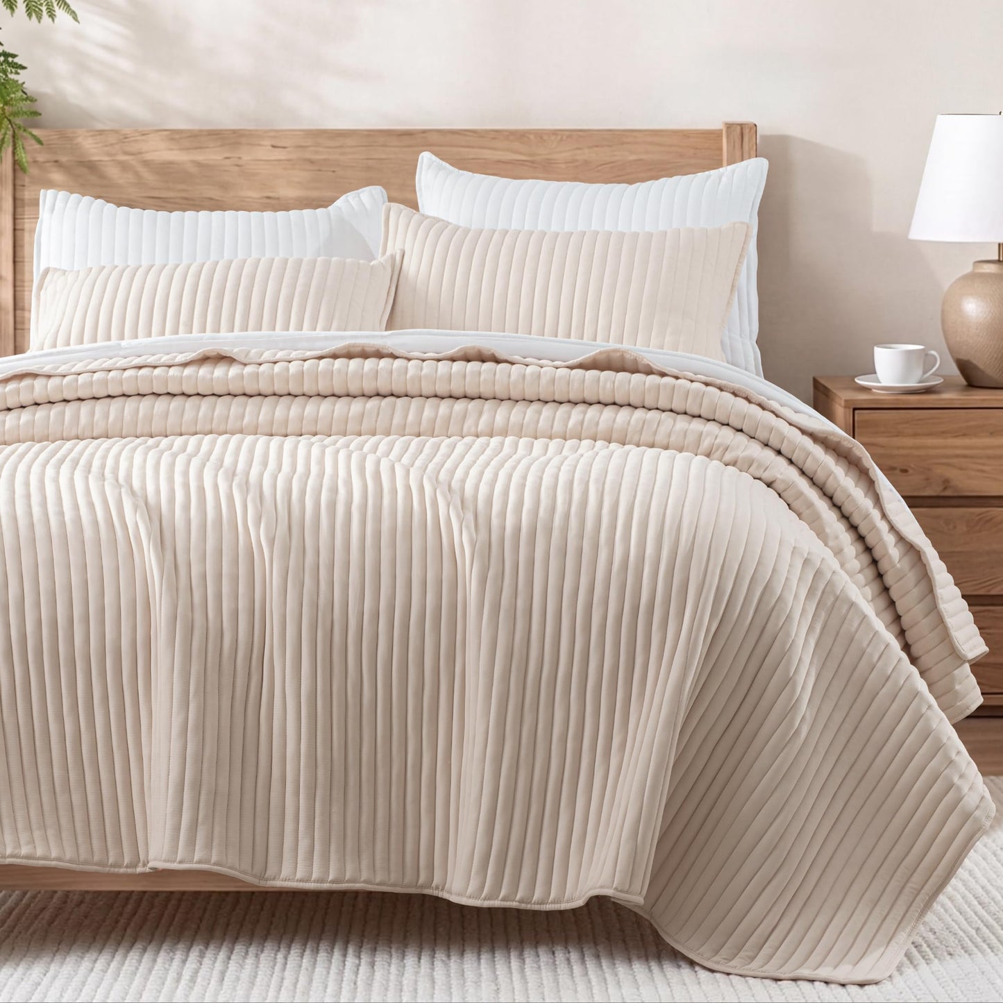 Exclusivo Mezcla King Size Quilt Bedding Set, Stripe Stitching Beige Quilts King Size for All Seasons, Soft Lightweight Microfiber Bedspreads Coverlets Bed Cover, 104"x96"