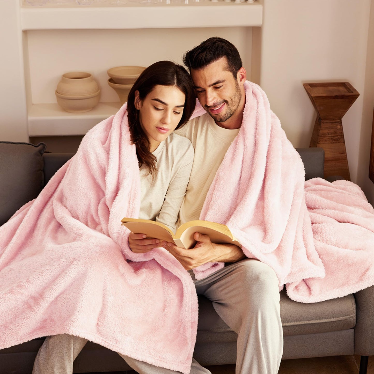 Exclusivo Mezcla Plush Fuzzy Fleece Bed Blanket King Size, Super Soft, Fluffy and Warm Blankets for Couch, Bed, All Season (Light Pink, 90x104 Inches)