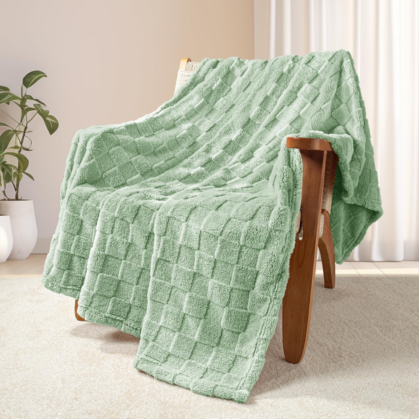 Exclusivo Mezcla Fleece Throw Blanket for Couch, Super Soft Warm Lightweight Checkered Pattern Blanket for All Seasons, Sage Green, 50"x60"