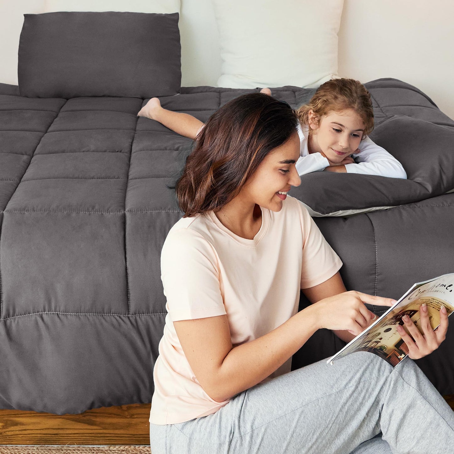 Exclusivo Mezcla Lightweight Reversible 3-Piece Comforter Set All Seasons, Down Alternative Comforter with 2 Pillow Shams, Oversized King Size, Grey