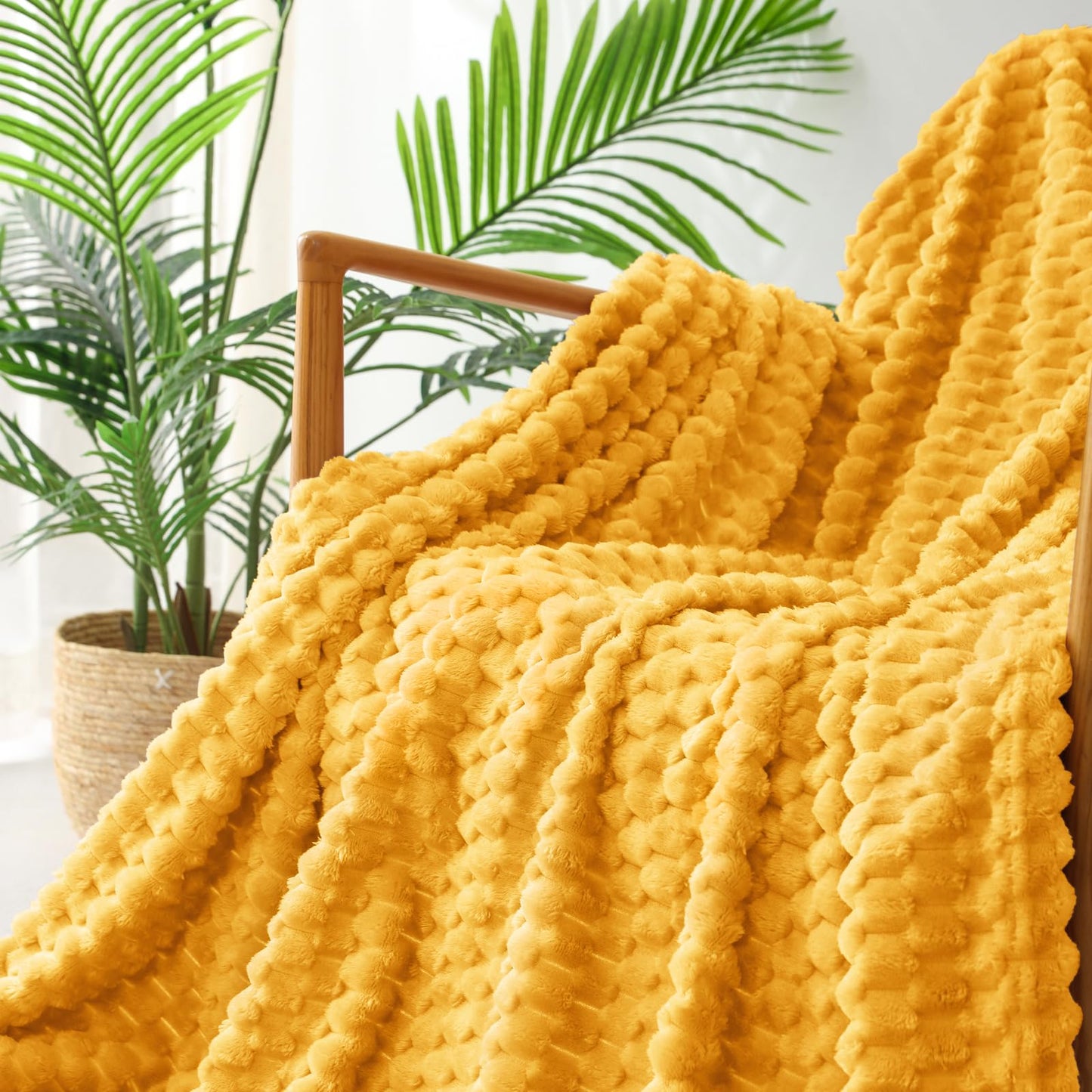 Exclusivo Mezcla Fleece Throw Blanket for Couch, Extra Large Fuzzy Mustard Yellow Bed Blankets, Soft Cozy Plush Sofa Throws for All Seasons, 50x60 Inches