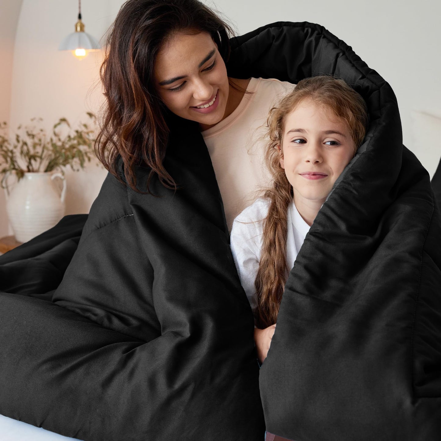 Exclusivo Mezcla Lightweight Reversible 3-Piece Comforter Set All Seasons, Down Alternative Comforter with 2 Pillow Shams, California King Size, Black