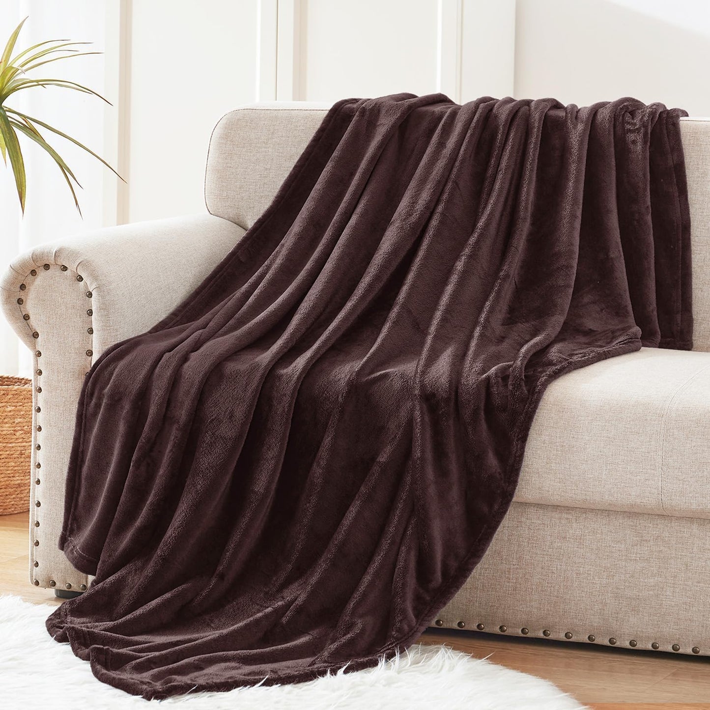 Exclusivo Mezcla Fleece Throw Blanket for Couch, Sofa, 300GSM Super Soft and Warm Blankets, Coffee Throw All Season Use, Cozy, Plush, Lightweight, 50x60 Inches