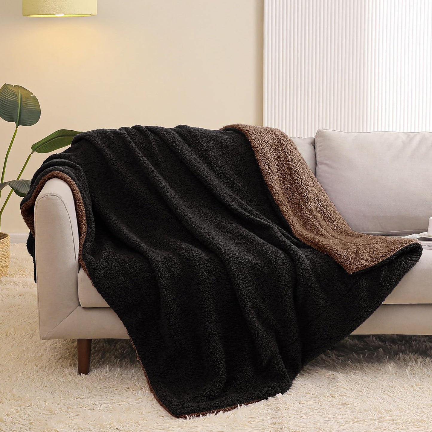 Exclusivo Mezcla Reversible Sherpa Throw Blanket for Couch, Thick and Warm Fleece Blankets for Winter, Soft Plush Fluffy, 50x60 Inches, Black/ Coffee