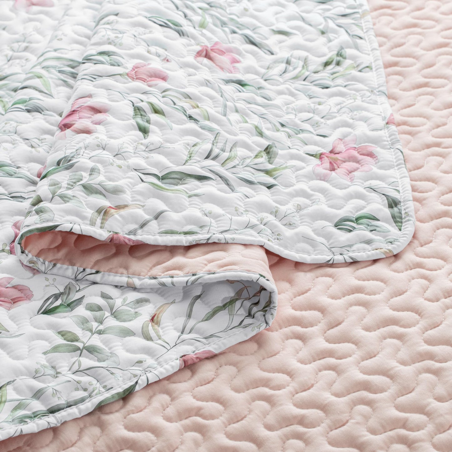 Exclusivo Mezcla Floral California King Size Quilt Bedding Set, Cal King Quilt with Watercolor-inspired Pattern, Reversible Lightweight Bedspreads Coverlets Bed Cover for All Seasons (112"x104")