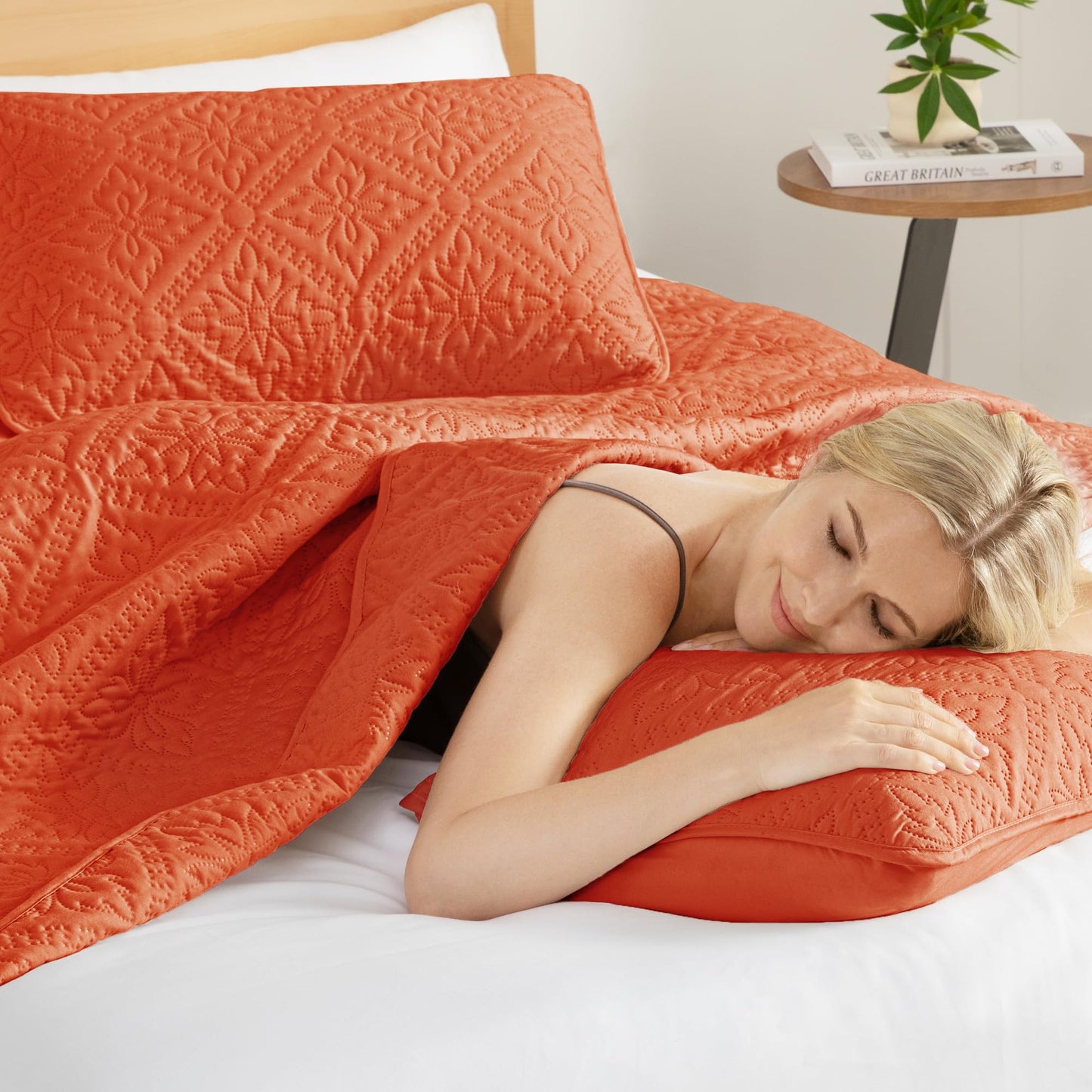 Exclusivo Mezcla King Quilt Bedding Set, Lightweight Soft Bedspreads Coverlets with 2 Pillow Shams, Modern Orange Oversized Quilts King Size for All Seasons