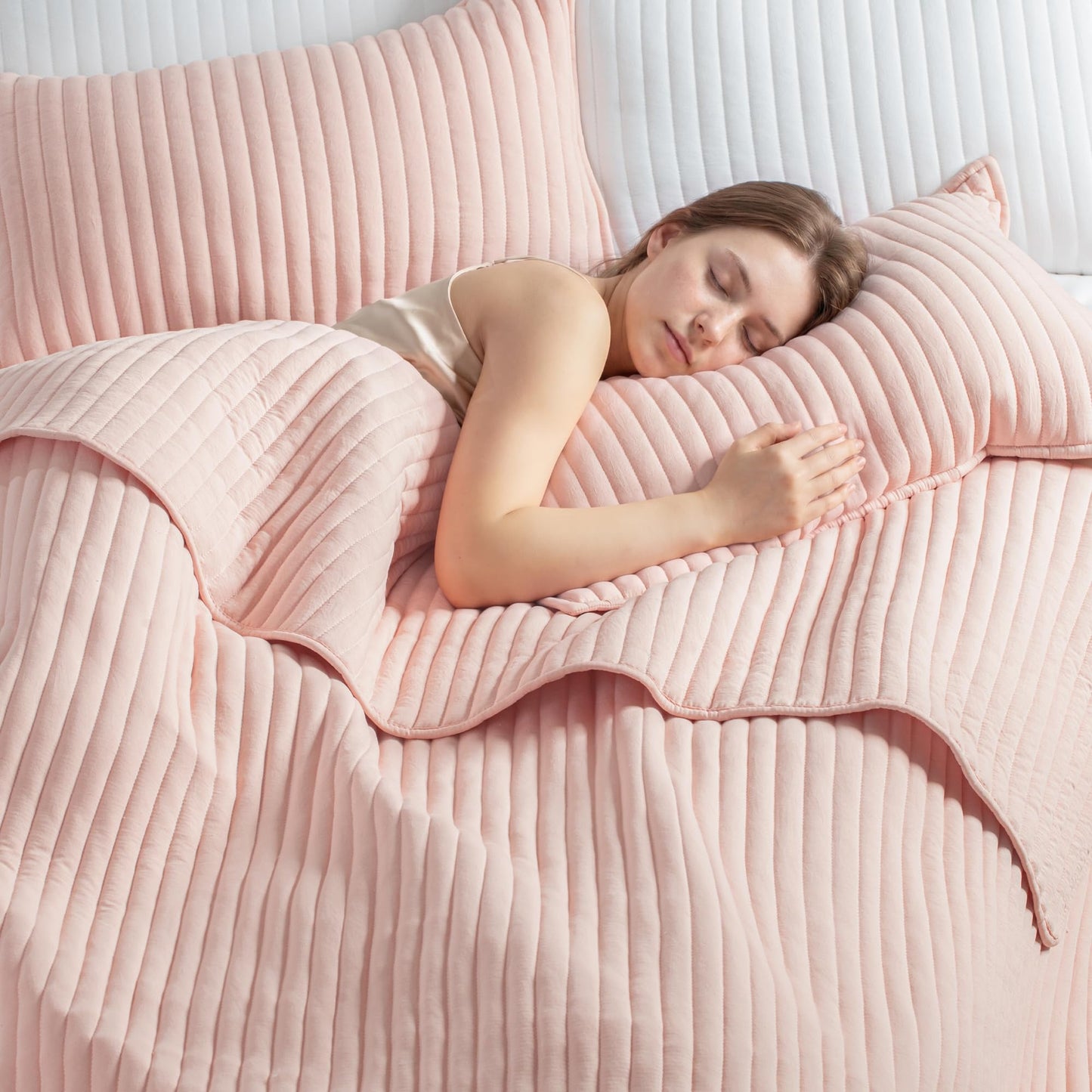 Exclusivo Mezcla Full Queen Quilt Bedding Set, Stripe Stitching Blush Pink Quilts Queen Size for All Seasons, Soft Lightweight Microfiber Bedspreads Coverlets Bed Cover, 90"x96"