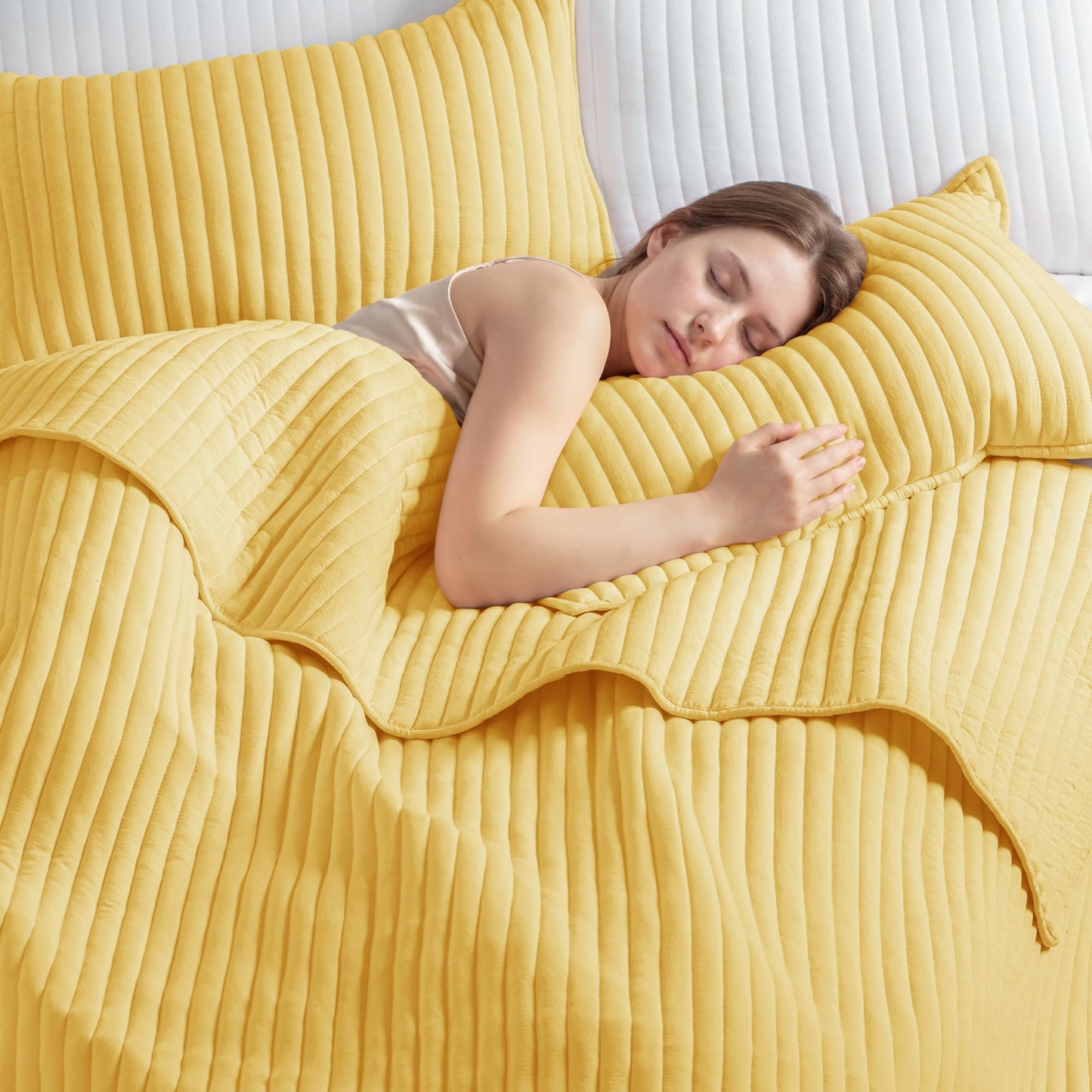 Exclusivo Mezcla King Size Quilt Bedding Set, Stripe Stitching Yellow Quilts King Size for All Seasons, Soft Lightweight Microfiber Bedspreads Coverlets Bed Cover, 104"x96"