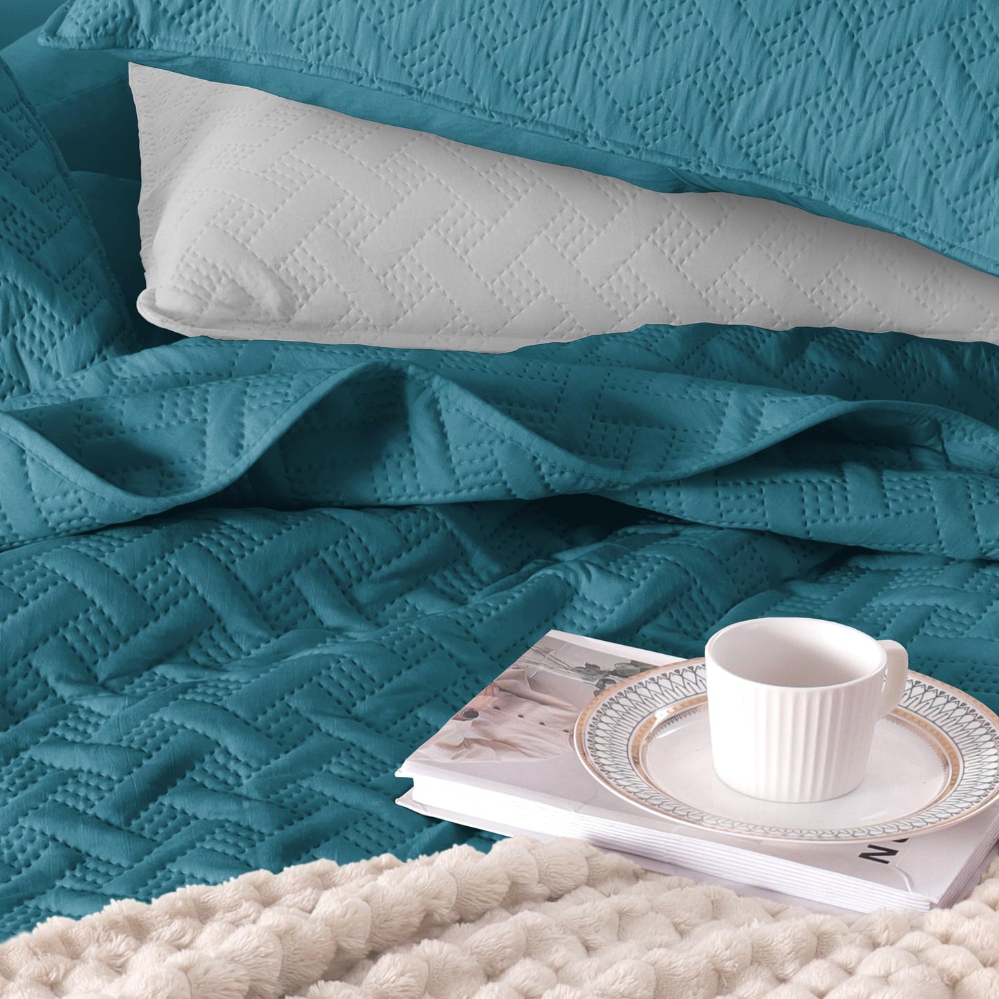 Exclusivo Mezcla Soft Quilt Set King Size, 3 Pieces Lightweight Quilts Teal Bedspreads Coverlets Bedding Set for All Seasons, Weave Pattern