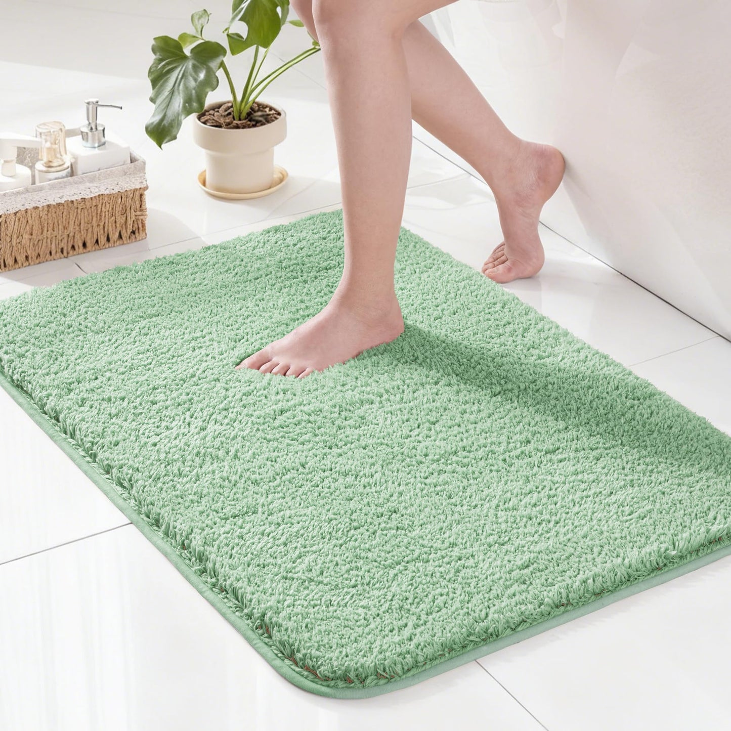 Exclusivo Mezcla Bathroom Rugs Mat 20x30, Extra Soft Non Slip Absorbent Water Microfiber Bath Rugs, Machine Washable Quick Dry Bath Mats for Bathroom Floor, Shower, Home Decor, Solid Green