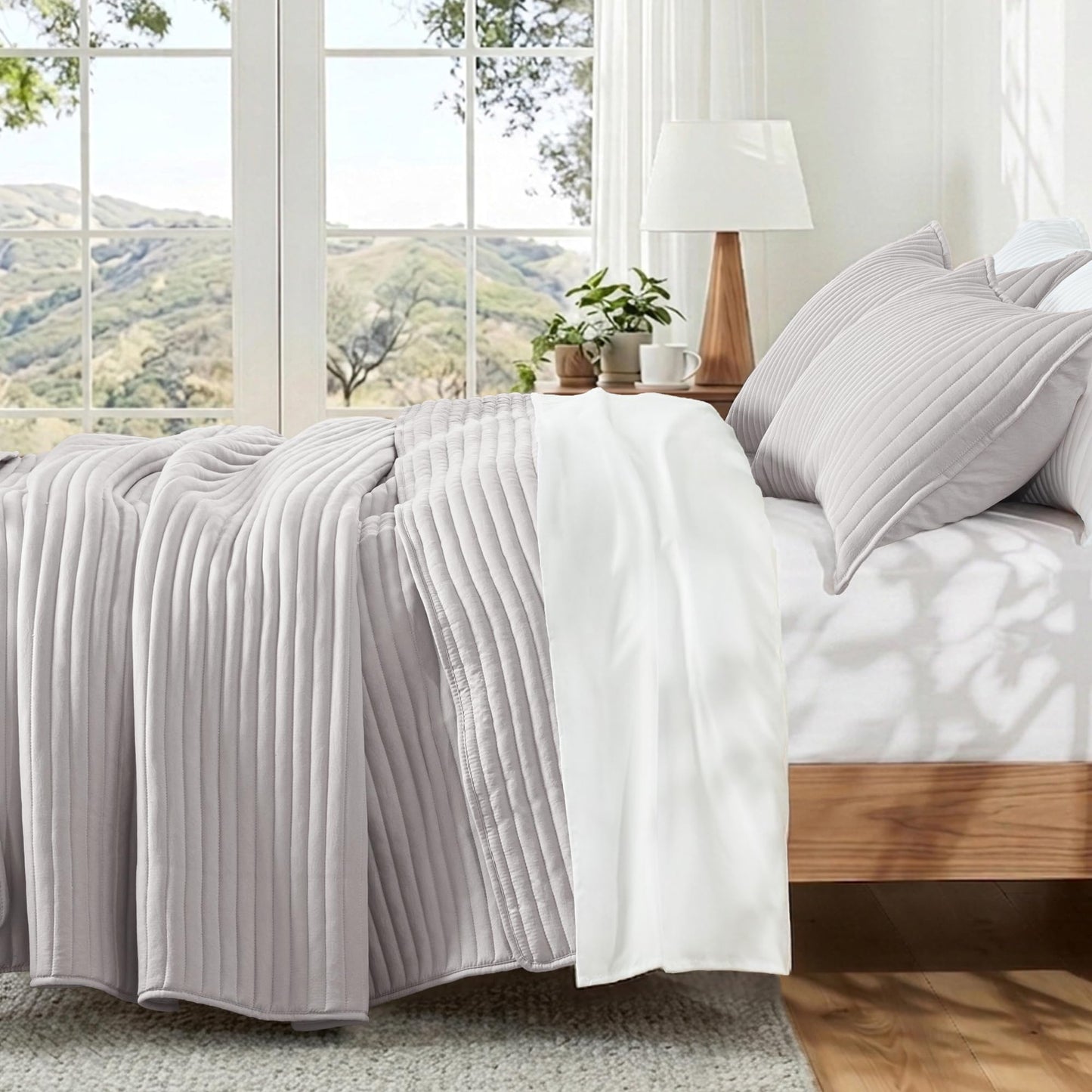 Exclusivo Mezcla King Size Quilt Bedding Set, Stripe Stitching Light Grey Quilts King Size for All Seasons, Soft Lightweight Microfiber Bedspreads Coverlets Bed Cover, 104"x96"