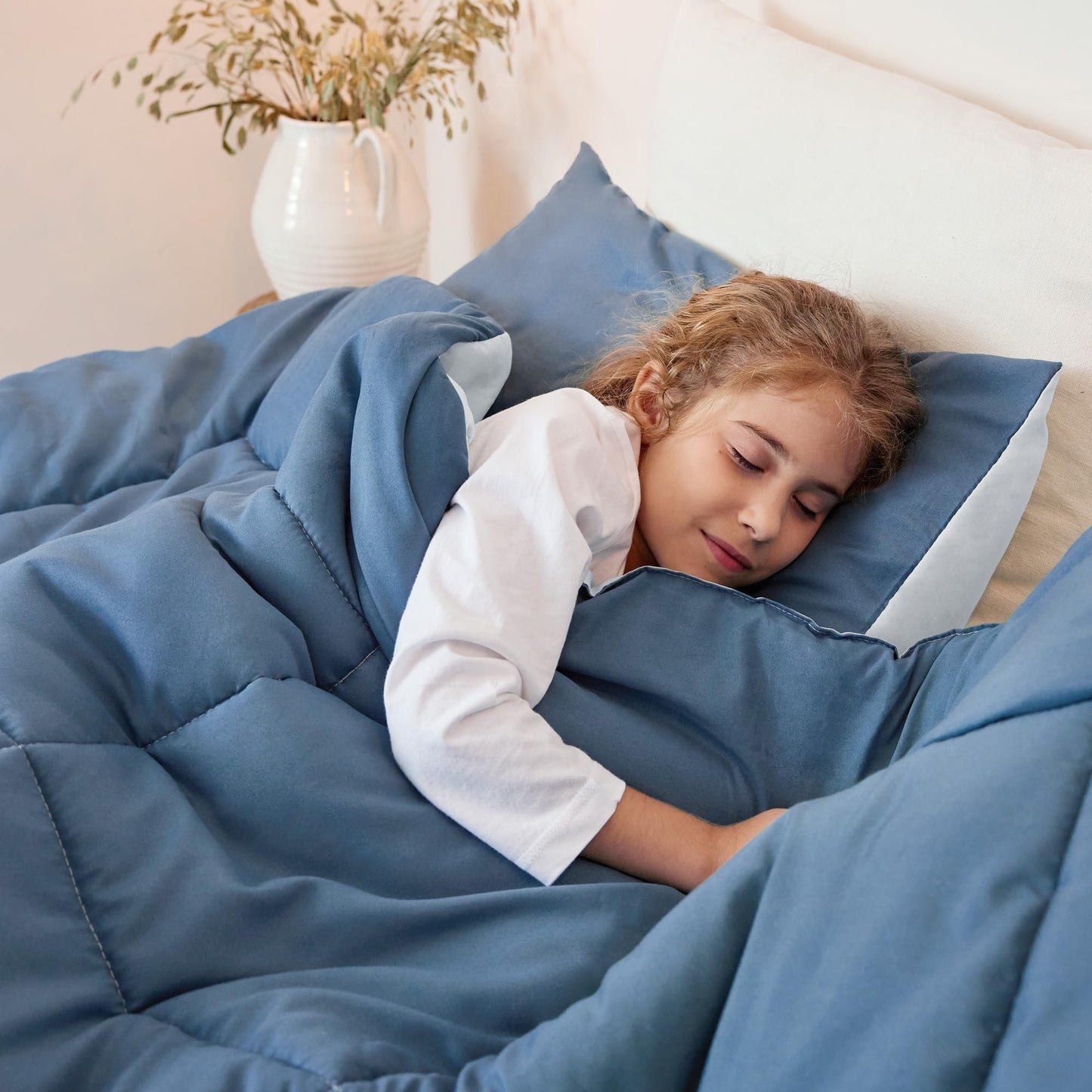 Exclusivo Mezcla Lightweight Reversible 3-Piece Comforter Set All Seasons, Down Alternative Comforter with 2 Pillow Shams, Oversized Queen Size, Bluish Grey/Light Grey