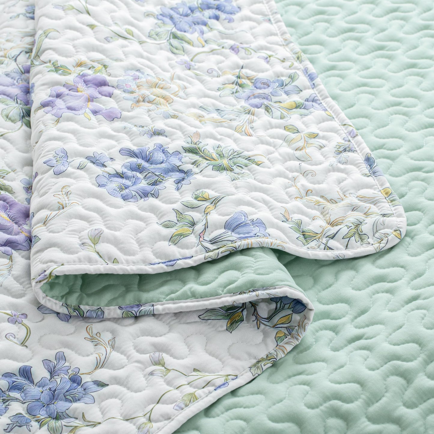 Exclusivo Mezcla Floral Twin Size Quilt Set, Faint Yellow Twin Quilt Bedding Set with Purple Floral & Vine Pattern, Reversible Lightweight Bedspreads Coverlets Bed Cover for All Seasons (68"x88")
