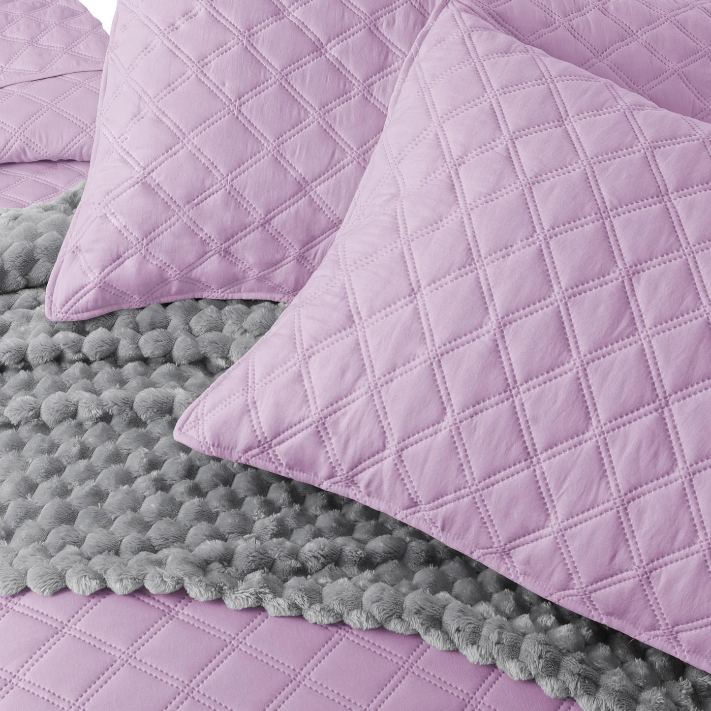 Exclusivo Mezcla Soft Quilt Set Queen Full Size, 3 Pieces Lightweight Quilts Lilac Bedspreads Coverlets Bedding Set for All Seasons, Grid Pattern