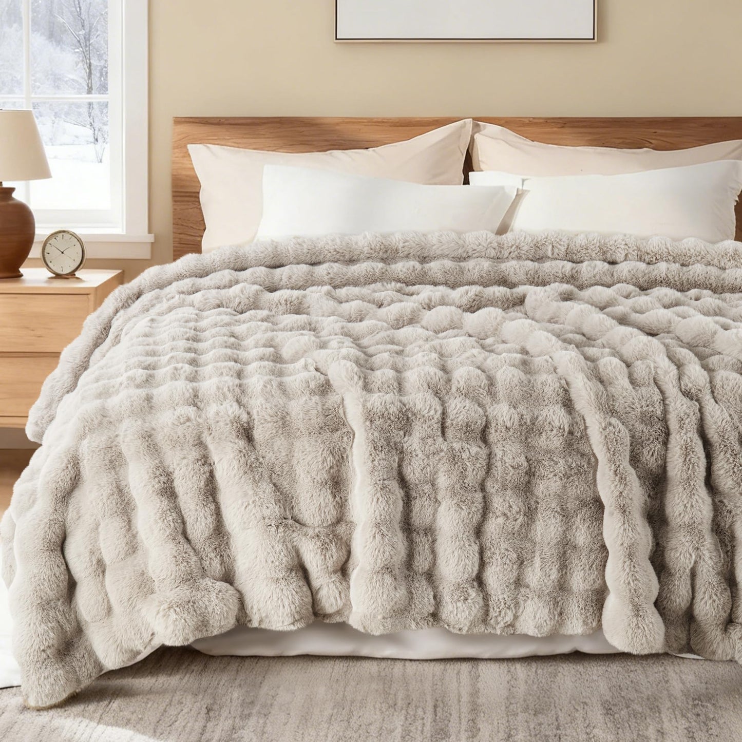 Exclusivo Mezcla Faux Fur King Size Blanket for Bed, Luxury Reversible 3D Rabbit Bubble Fuzzy Thick Sherpa Blankets for Winter, Plush Fleece Warm Cozy Bed Throw, 90x104 Inches, Beige