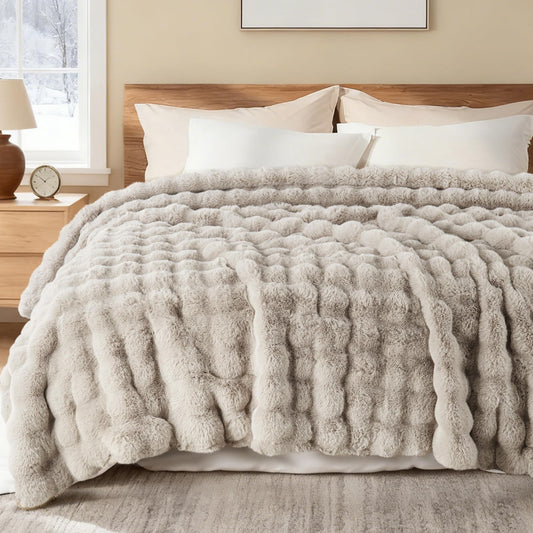 Exclusivo Mezcla Faux Fur King Size Blanket for Bed, Luxury Reversible 3D Rabbit Bubble Fuzzy Thick Sherpa Blankets for Winter, Plush Fleece Warm Cozy Bed Throw, 90x104 Inches, Beige