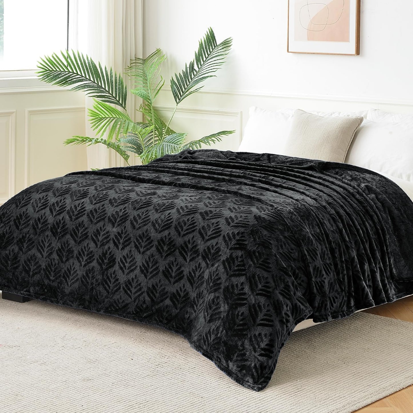 Exclusivo Mezcla Queen Size Fleece Blanket for Bed, Super Soft and Cozy Blankets All Season Use, Leaves Pattern, Plush Fuzzy Lightweight, Black, 90x90 Inch