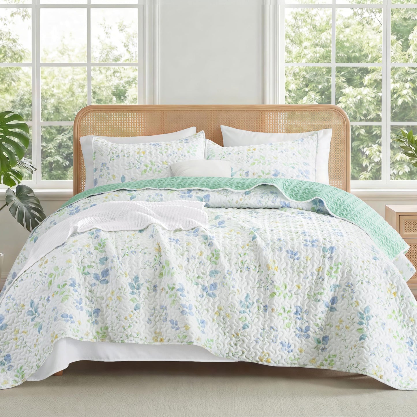 Exclusivo Mezcla Floral Quilt King Size, White King size Quilt Bedding set with Cottagecore Garden Pattern, Reversible Lightweight Spring Bedspreads Coverlets Bed Cover for All Seasons (104"x96")