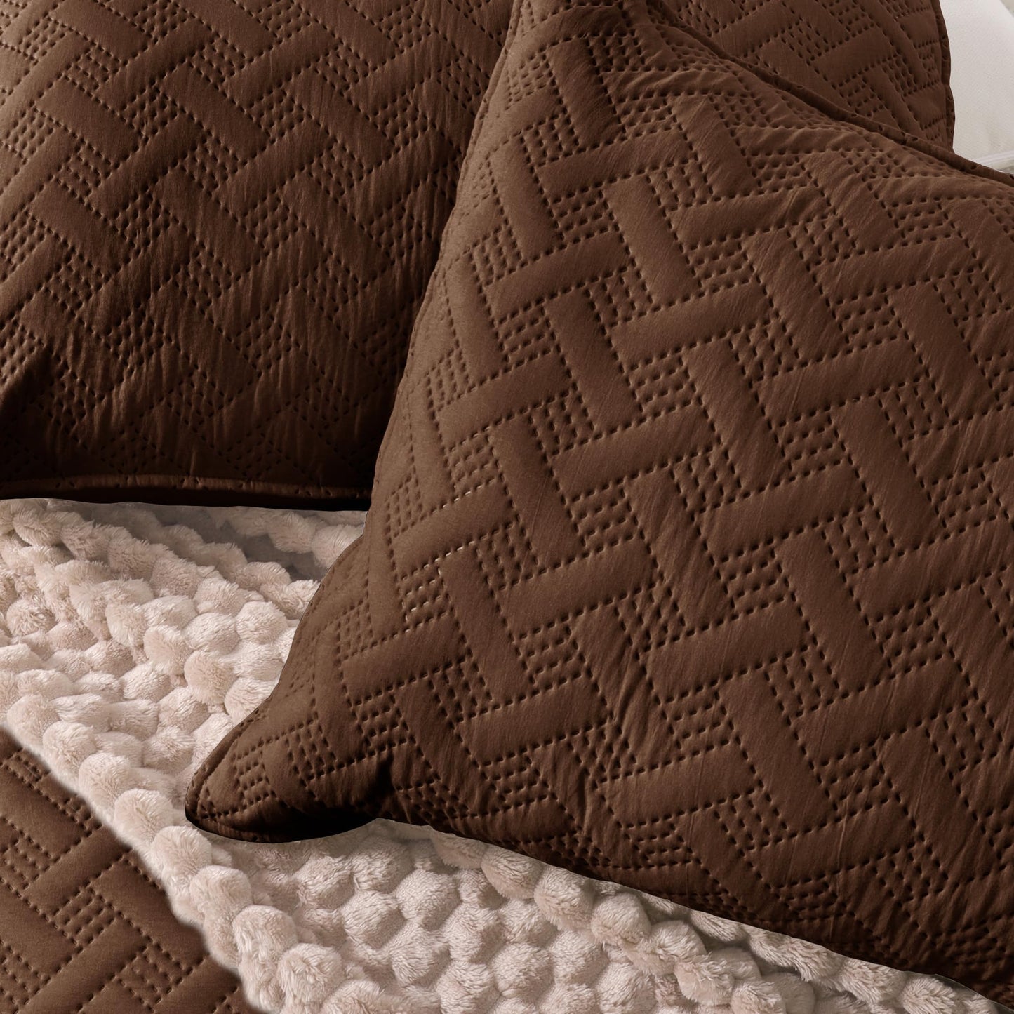 Exclusivo Mezcla Soft Quilt Set King Size, 3 Pieces Lightweight Quilts Brown Bedspreads Coverlets Bedding Set for All Seasons, Weave Pattern