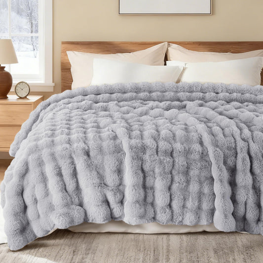 Exclusivo Mezcla Faux Fur King Size Blanket for Bed, Luxury Reversible 3D Rabbit Bubble Fuzzy Thick Sherpa Blankets for Winter, Plush Fleece Warm Cozy Bed Throw, 90x104 Inches, Light Grey
