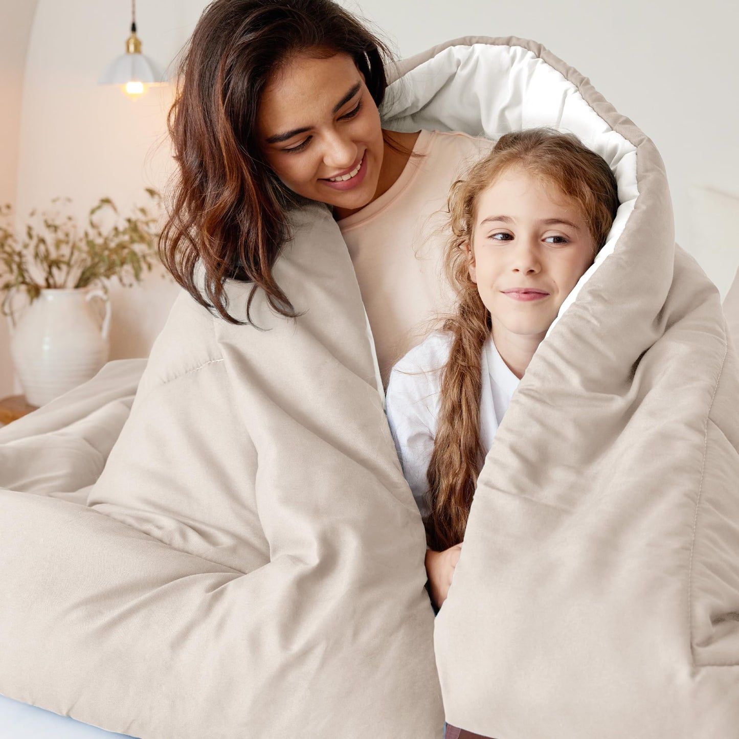 Exclusivo Mezcla Lightweight Reversible 3-Piece Comforter Set All Seasons, Down Alternative Comforter with 2 Pillow Shams, California King Size, Beige/White