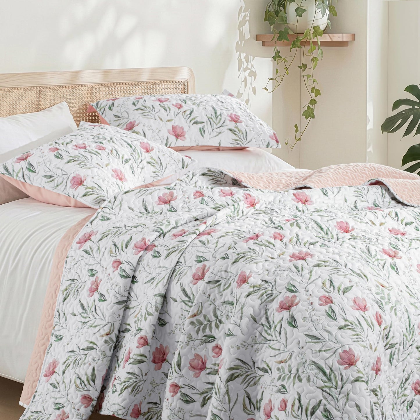 Exclusivo Mezcla Floral Quilt King Size, White King Size Quilt Bedding Set with Watercolor-inspired Botanical Pattern, Reversible Lightweight Bedspreads Coverlets Bed Cover for All Seasons (104"x96")