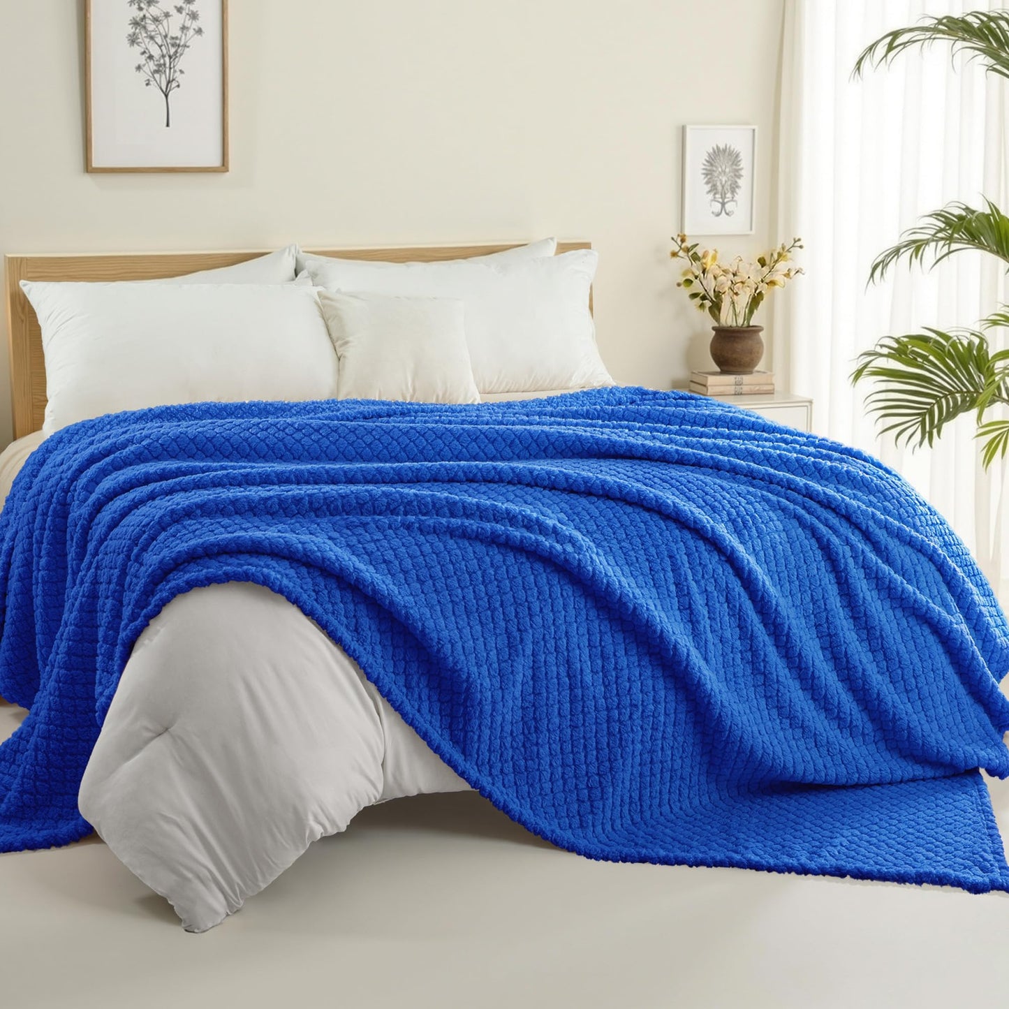 Exclusivo Mezcla King Size Flannel Fleece Blanket, Super Soft Jacquard Bed Blanket, Lightweight Fuzzy Warm for All Seasons, 90x104 Inches, Cobalt Blue