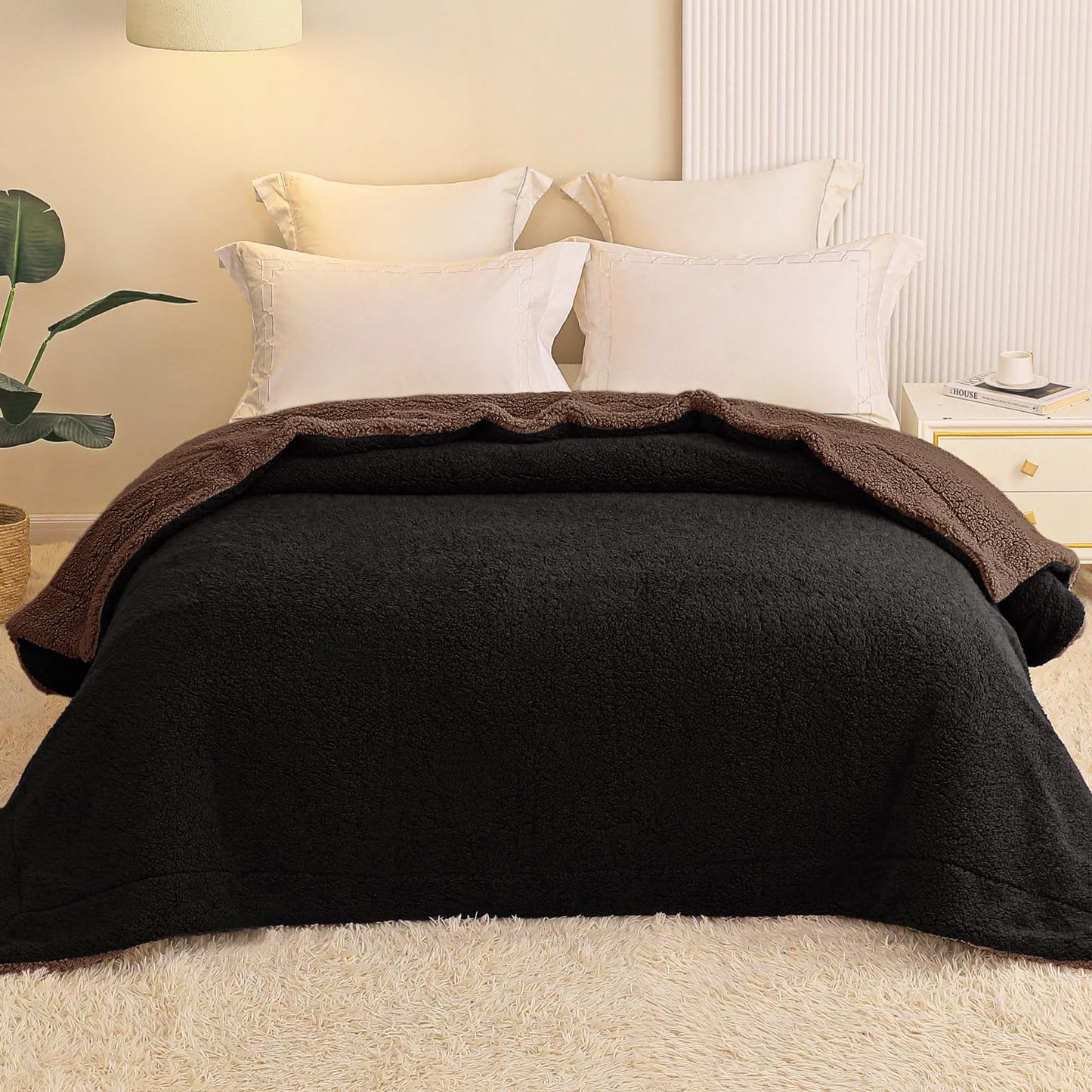 Exclusivo Mezcla Reversible Twin Size Sherpa Blanket, Thick and Warm Fleece Blankets for Winter, Soft Plush Fluffy for Bed, 60x80 Inches, Black/ Coffee