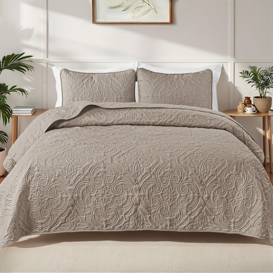 Exclusivo Mezcla Quilt Set Oversized King Size with 2 Pillow Shams, Lightweight Taupe Quilts with Vintage Damask Pattern, Soft Cal King Bedspreads Coverlets Bedding Set for All Seasons