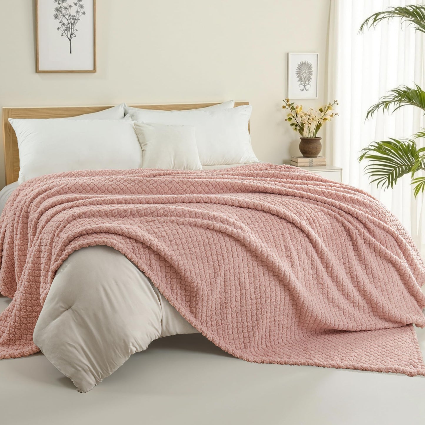 Exclusivo Mezcla Queen Size Flannel Fleece Blanket, Super Soft Jacquard Bed Blanket, Lightweight Fuzzy Warm for All Seasons, 90x90 Inches, Pink