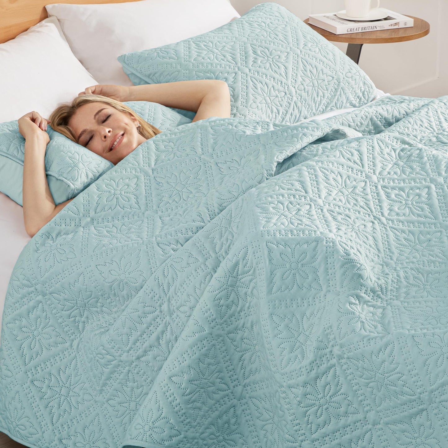Exclusivo Mezcla California King Quilt Bedding Set, Lightweight Soft Bedspreads Coverlets with 2 Pillow Shams, Modern Aqua Blue Oversized Quilts King Size for All Seasons