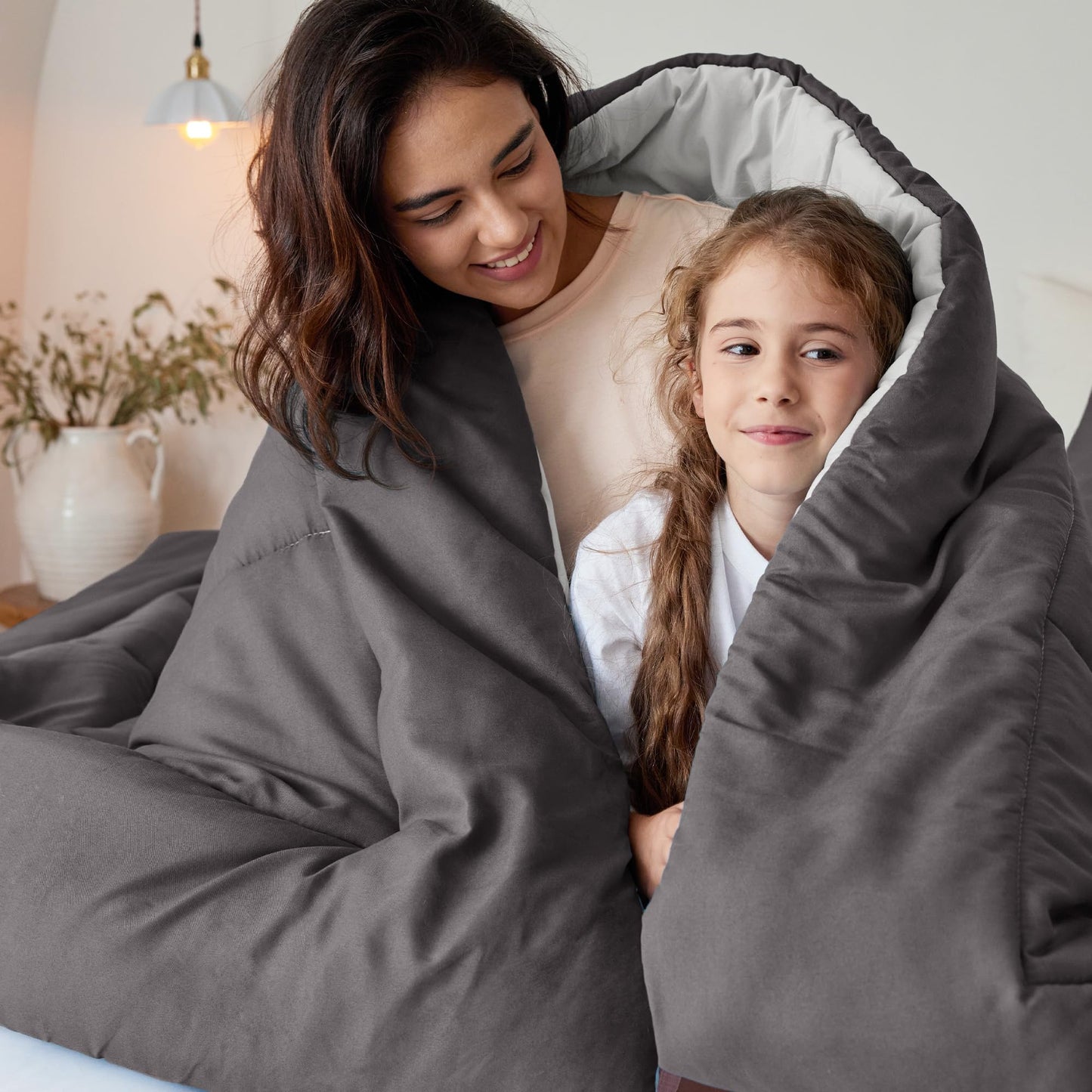 Exclusivo Mezcla Lightweight Reversible 3-Piece Comforter Set All Seasons, Down Alternative Comforter with 2 Pillow Shams, California King Size, Grey