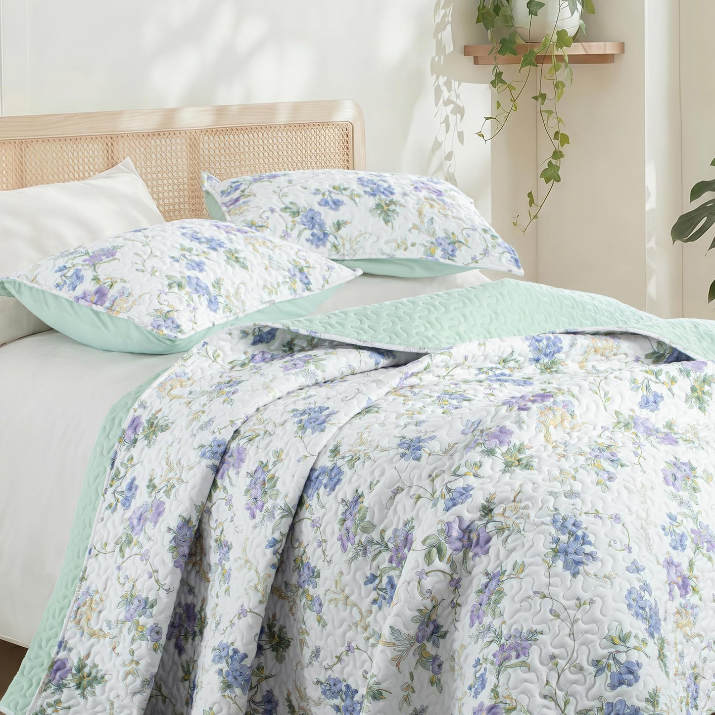 Exclusivo Mezcla Floral Twin Size Quilt Set, Faint Yellow Twin Quilt Bedding Set with Purple Floral & Vine Pattern, Reversible Lightweight Bedspreads Coverlets Bed Cover for All Seasons (68"x88")