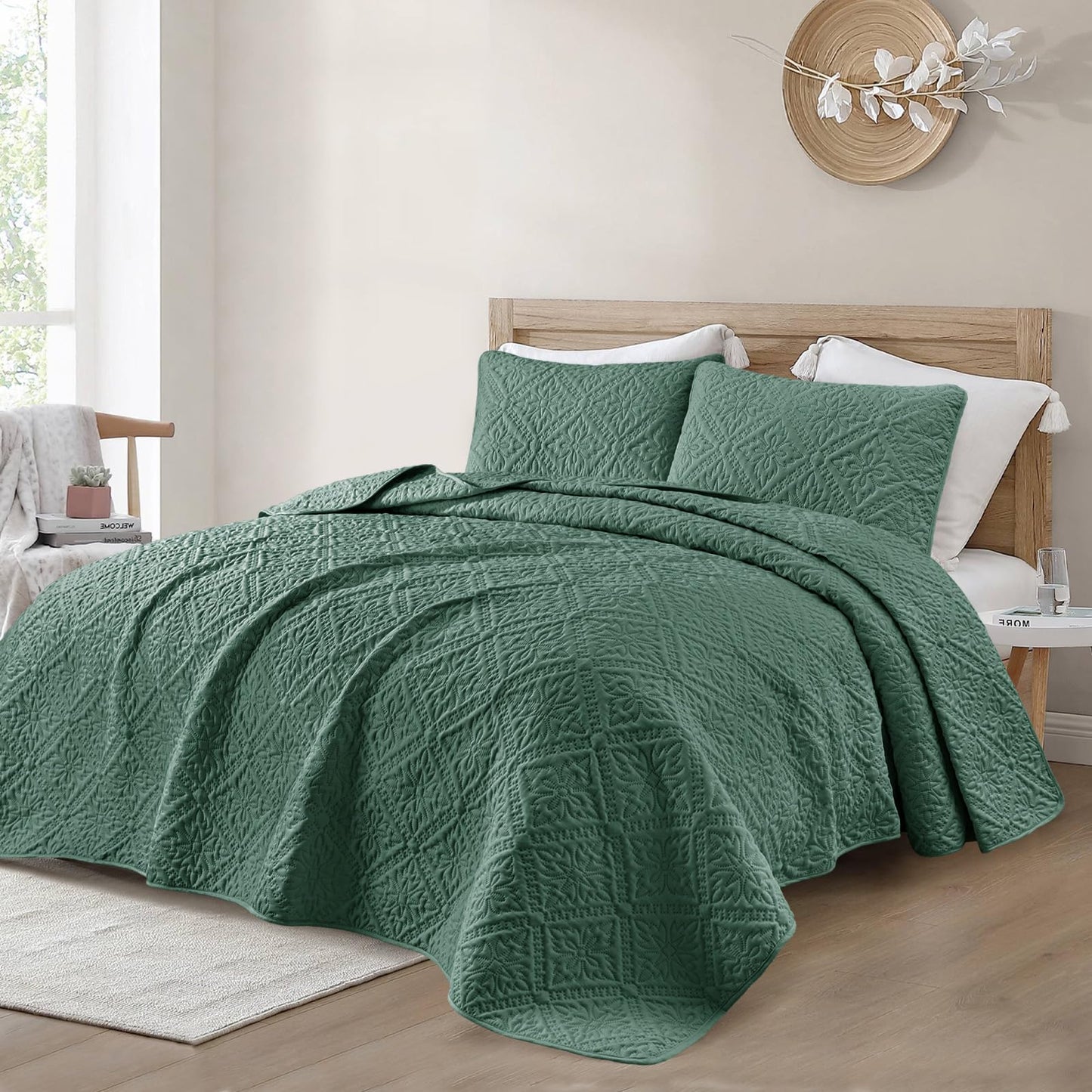 Exclusivo Mezcla California King Quilt Bedding Set, Lightweight Soft Bedspreads Coverlets with 2 Pillow Shams, Modern Green Oversized Quilts King Size for All Seasons